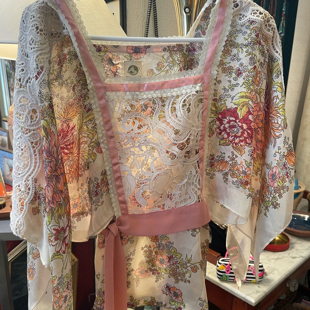 Anthropologie TINY pink/cream boho floral lace tie flowy blouse, S